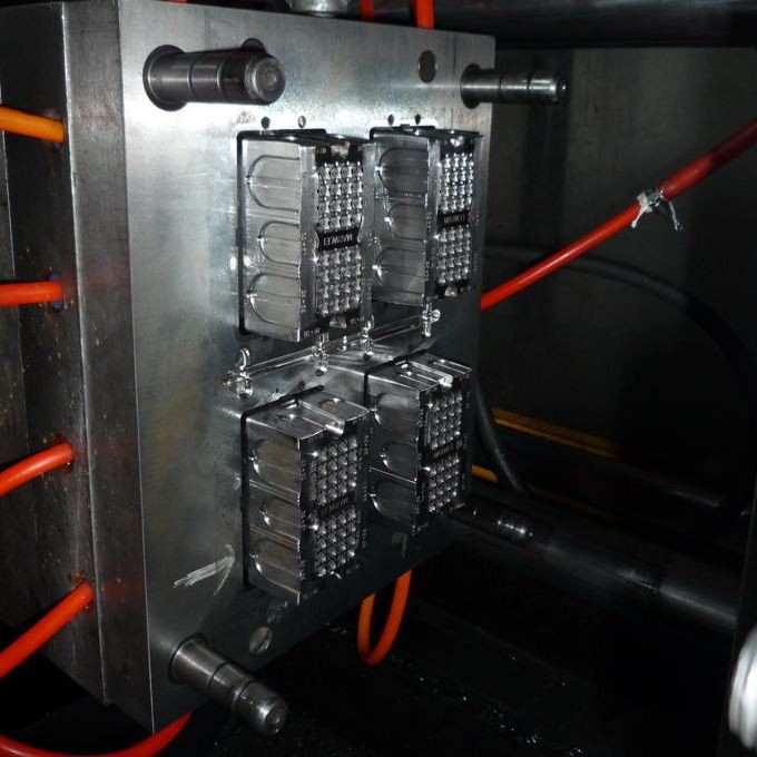 Método de operação de moldagem por injeção de plástico